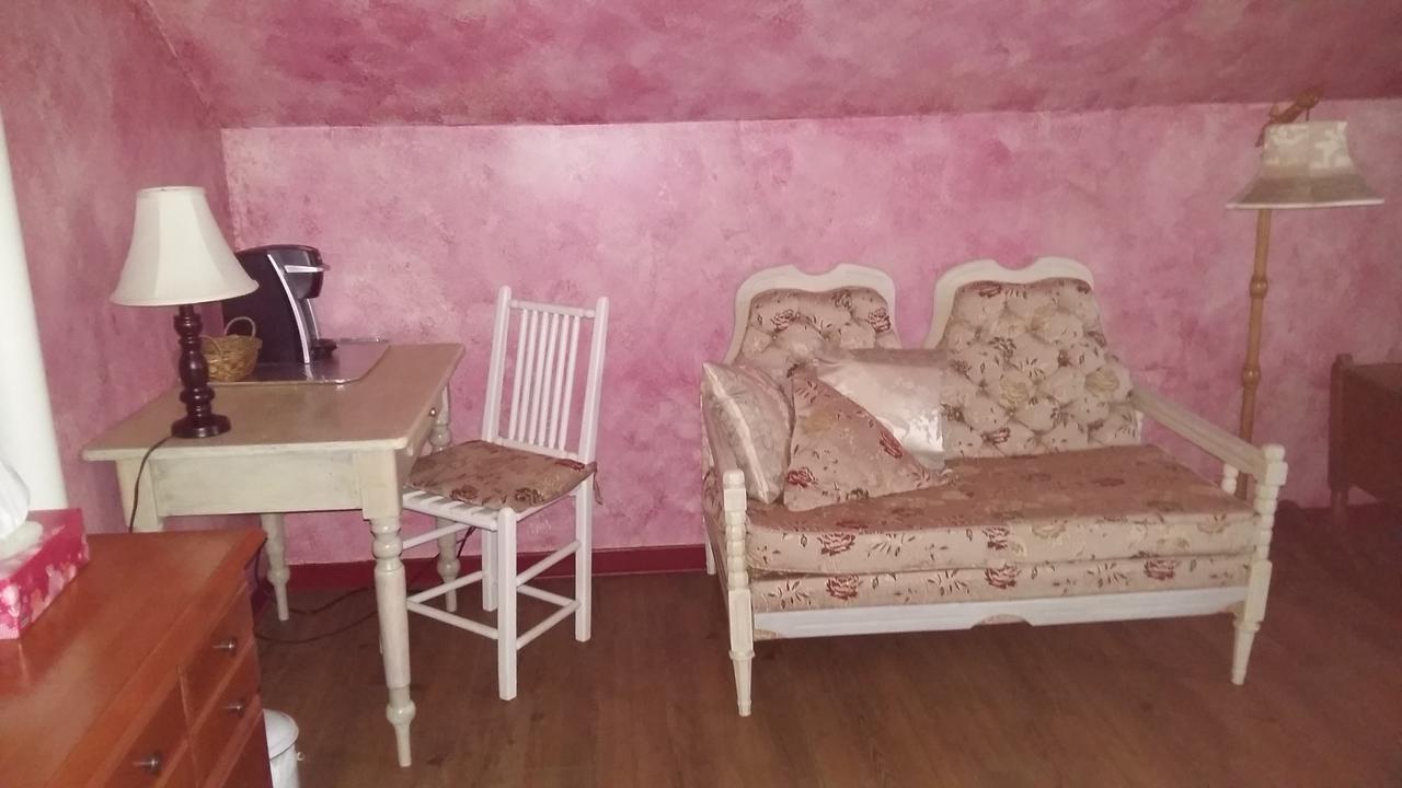 Gite Agricole Les Lilas Saint Wenceslas Exterior foto